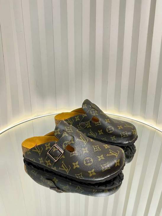 Picture of Louis Vuitton Slippers _SKULVsz35-46mnq11081074